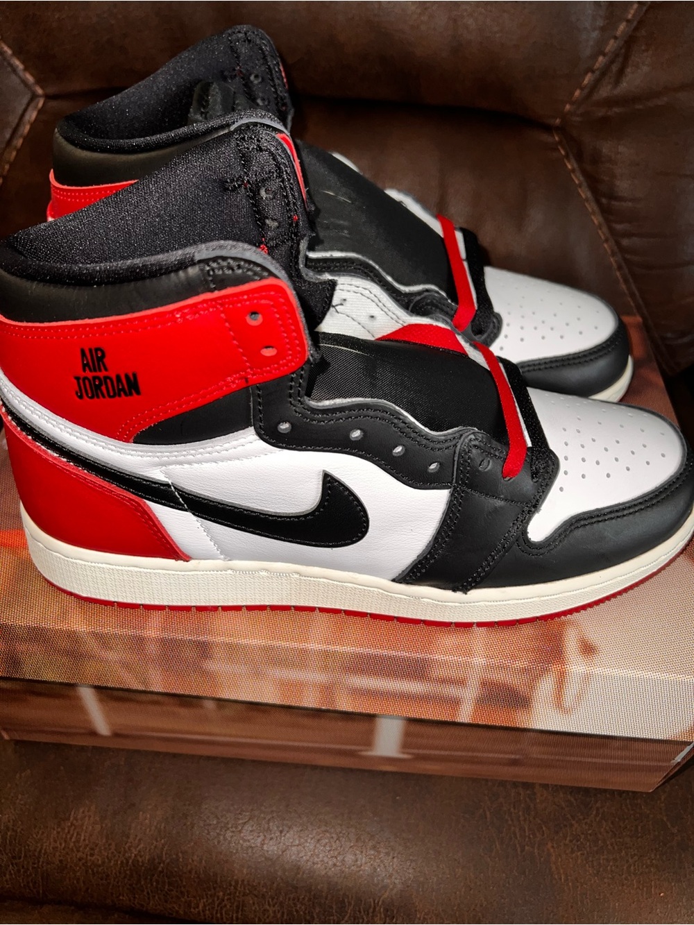 Air Jordan 1 High. New w. Box— Damaged Lid